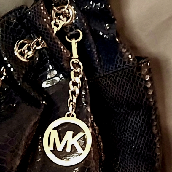 Michael Kors Large Patent Leather Snake Embossed Navy Blue Handbag.  - Picture 3 of 9